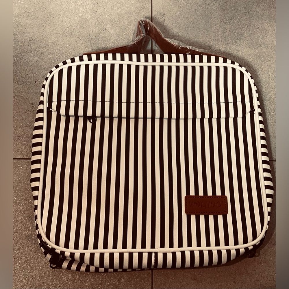 Makeup Bag - Travel Bag - Mini Purse - Zebra Striped - Picture 2 of 6